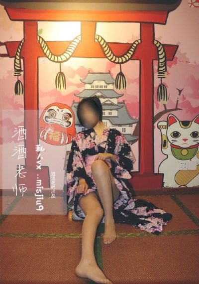 年轻漂亮的女教师在线_国产剧在线视频观看