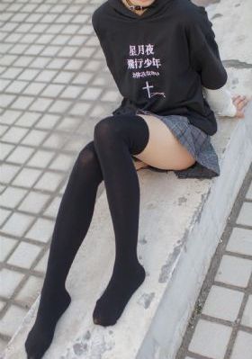 他的手沿着我的小腹往下摸_蓝光高清完整版